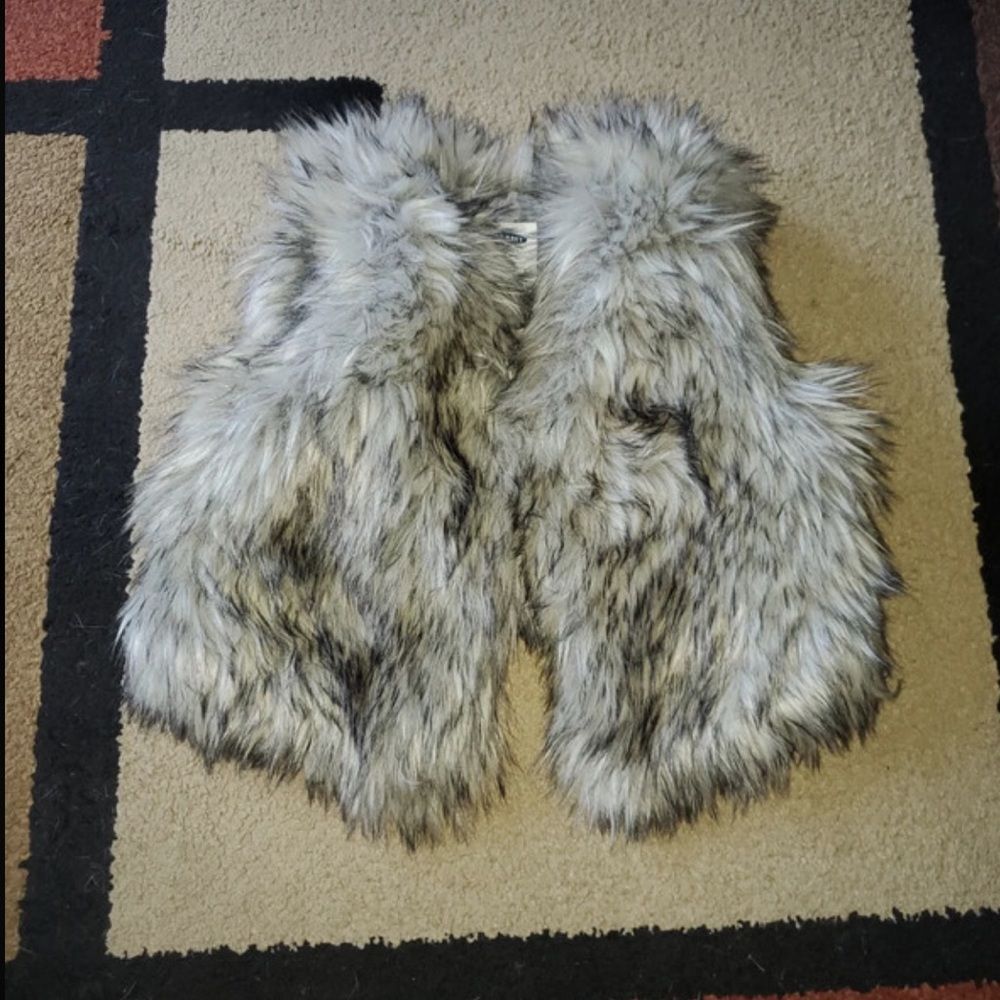 Girl’s faux fur vest 5T EUC